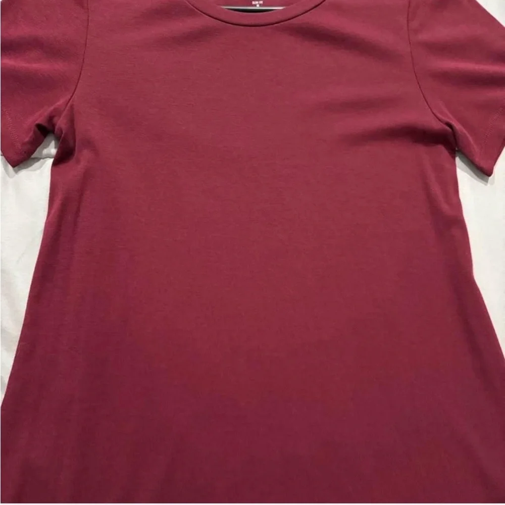 Old Navy Women's Deep Red Short Sleeve Tee - Picture 2 of 2